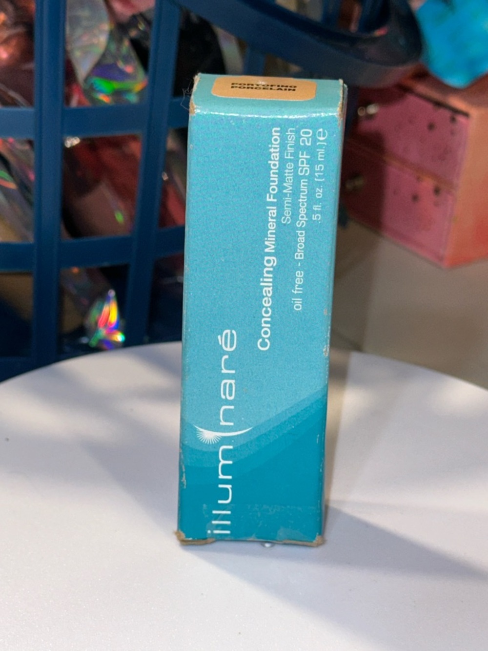 Illuminare Concealing Mineral Foundation - Porcelain